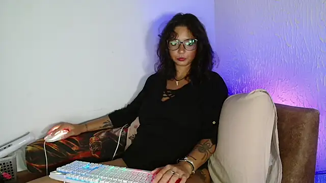 Snapshot of myamillor chatting on April 4, 2026, 8:39 pm myamillor online show from April 4, 2026, 8:39 pm