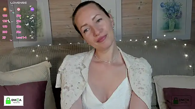 Queenymel online show from October 4, 2025, 3:21 pm