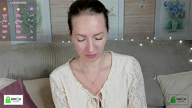 Queenymel online show from October 26, 2025, 3:29 pm