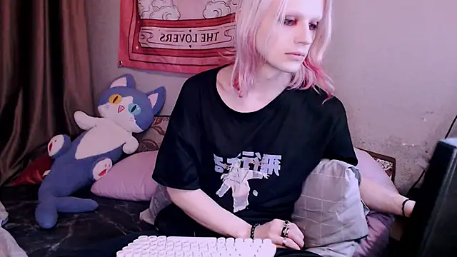 Snapshot of Alien_Bella chatting on December 19, 2025, 2:57 pm Alien Bella online show from December 19, 2025, 2:57 pm