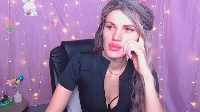 MilaLoona online show from April 10, 2026, 6:07 am