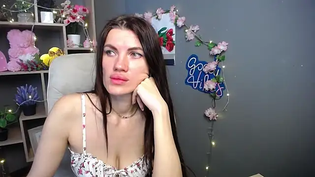 Snapshot of MilaLoona chatting on May 24, 2026, 6:18 am MilaLoona online show from May 24, 2026, 6:18 am