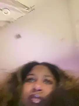 BigFineSelena online show from February 3, 2026, 4:10 am