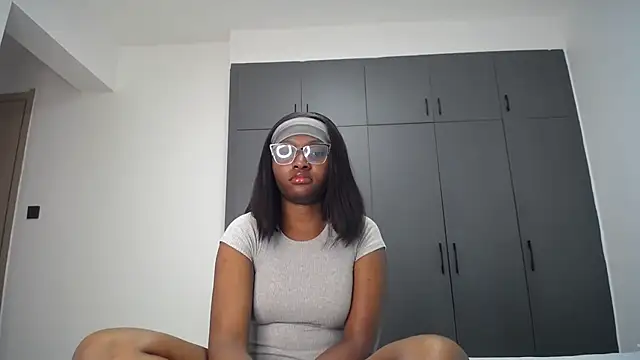 Snapshot of Pretty_Liya08 chatting on July 3, 2026, 1:06 pm Pretty Liya08 online show from July 3, 2026, 1:06 pm