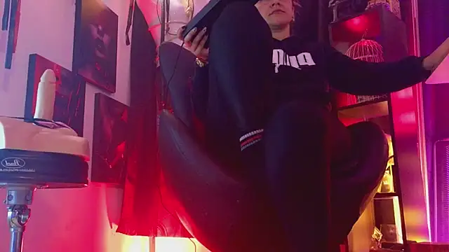 PerlaDivaio online show from April 17, 2026, 1:58 pm