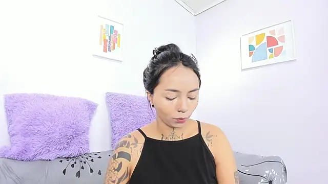 miss soffi  online show from October 14, 2025, 12:28 pm