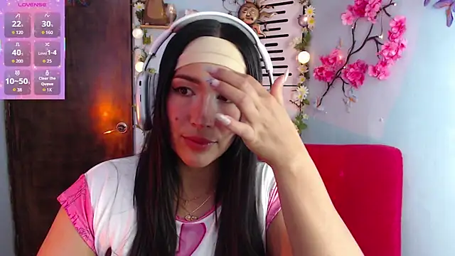 Lauraa22 online show from March 13, 2026, 6:47 pm