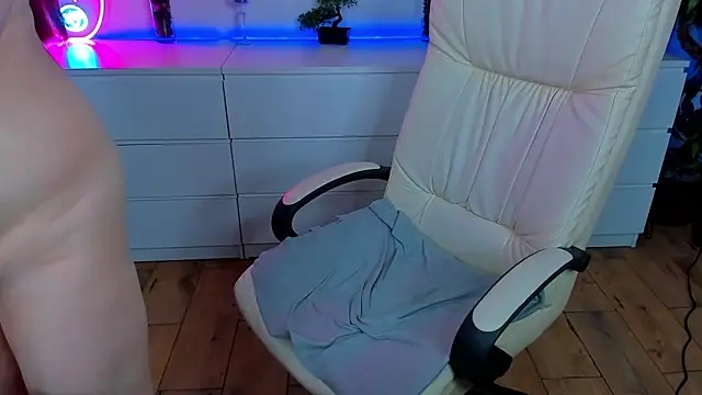 Snapshot of Kamilla_Hot chatting on February 16, 2025, 1:03 am Kamilla Hot online show from February 16, 2025, 1:03 am