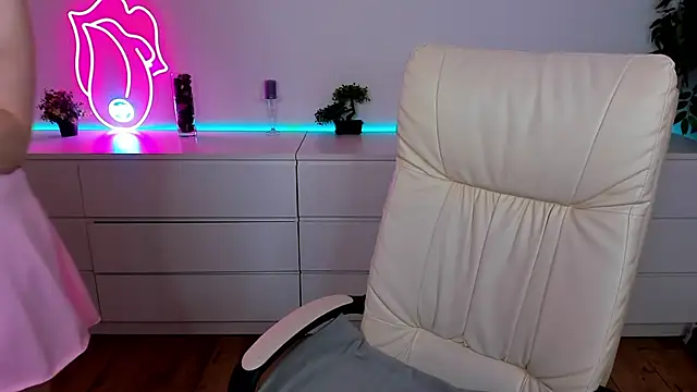 Snapshot of Kamilla_Hot chatting on March 1, 2025, 6:35 am Kamilla Hot online show from March 1, 2025, 6:35 am