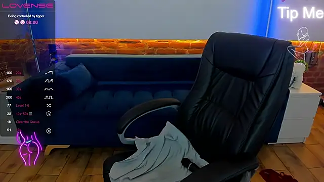 Snapshot of Kamilla_Hot chatting on March 5, 2025, 5:07 am Kamilla Hot online show from March 5, 2025, 5:07 am