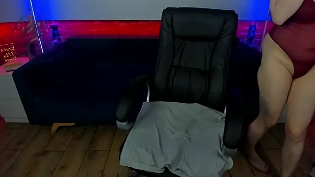 Snapshot of Kamilla_Hot chatting on March 6, 2025, 4:08 am Kamilla Hot online show from March 6, 2025, 4:08 am