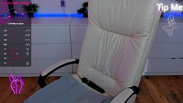 Snapshot of Kamilla_Hot chatting on March 11, 2025, 12:50 pm Kamilla Hot online show from March 11, 2025, 12:50 pm