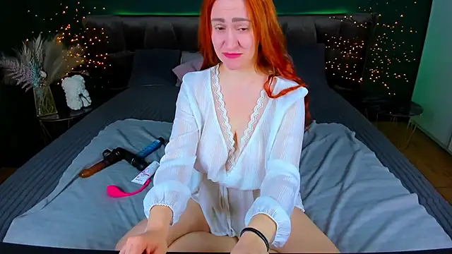 Snapshot of Kamilla_Hot chatting on October 17, 2025, 5:43 am Kamilla Hot online show from October 17, 2025, 5:43 am