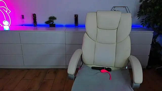 Snapshot of Kamilla_Hot chatting on October 25, 2025, 6:02 pm Kamilla Hot online show from October 25, 2025, 6:02 pm