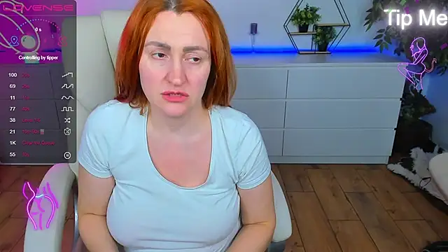 Snapshot of Kamilla_Hot chatting on November 14, 2025, 6:28 pm Kamilla Hot online show from November 14, 2025, 6:28 pm