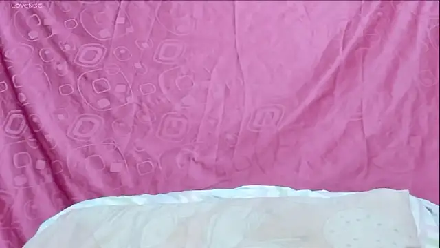 sophiie 93 online show from November 27, 2025, 7:38 pm