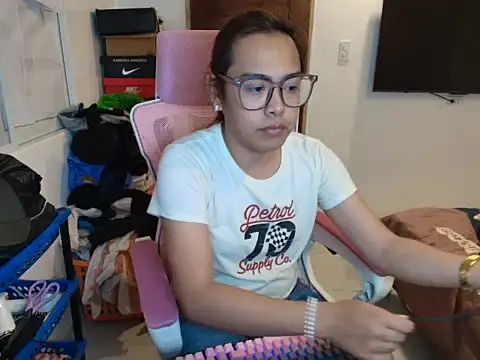 Snapshot of Your_PrettyGirlxxx chatting on February 19, 2026, 10:11 am Your PrettyGirlxxx online show from February 19, 2026, 10:11 am