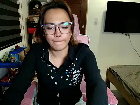 Snapshot of Your_PrettyGirlxxx chatting on March 6, 2026, 1:51 pm Your PrettyGirlxxx online show from March 6, 2026, 1:51 pm