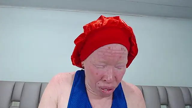 Snapshot of Kittywhiteass chatting on September 21, 2025, 6:48 am Kittywhiteass online show from September 21, 2025, 6:48 am