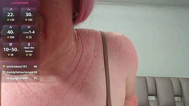 Snapshot of Kittywhiteass chatting on November 17, 2025, 8:42 am Kittywhiteass online show from November 17, 2025, 8:42 am