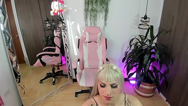 queenramoona-hot online show from April 13, 2026, 9:31 pm