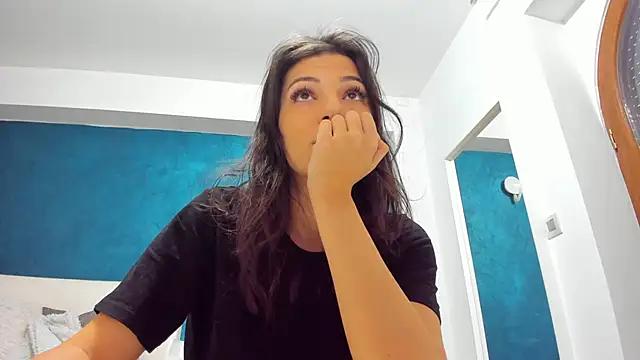 Anna Lewis online show from February 16, 2025, 9:48 am