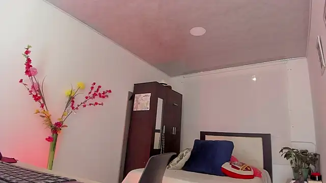 alicia rouusel online show from March 23, 2025, 12:47 am