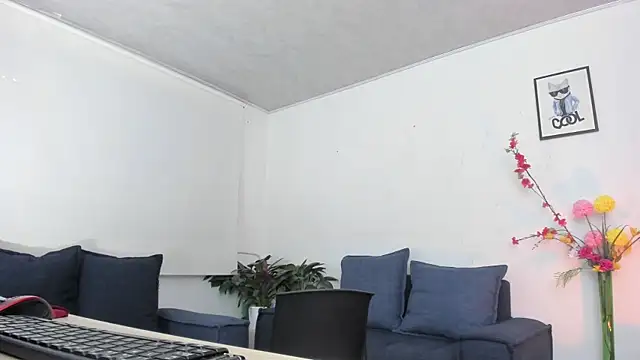 alicia rouusel online show from October 22, 2025, 12:33 am