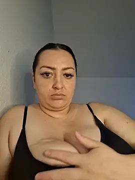 mihaelaa online show from October 22, 2025, 3:01 pm