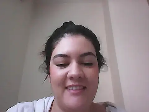 Snapshot of lauratobon chatting on October 14, 2025, 4:52 pm lauratobon online show from October 14, 2025, 4:52 pm