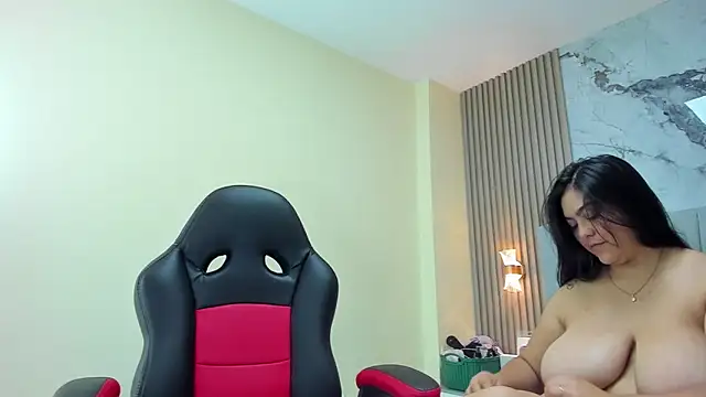 MAGIEVANS1 online show from October 20, 2025, 12:38 pm