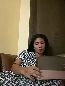 MaxxineMorenaTs online show from May 3, 2026, 8:26 pm