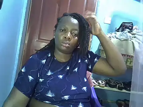 Snapshot of Ebonyceline chatting on June 1, 2026, 7:37 pm Ebonyceline online show from June 1, 2026, 7:37 pm