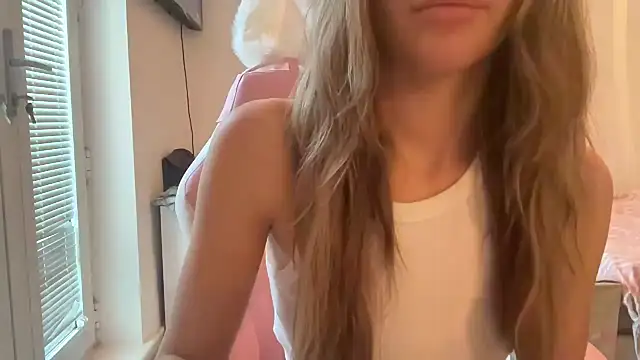 Lillymariee online show from January 1, 2025, 1:37 pm