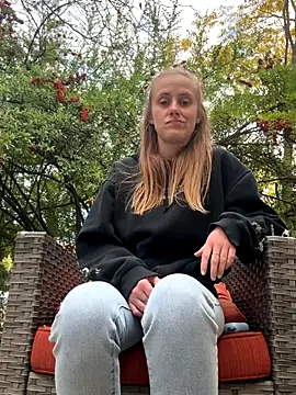 ClumsyLink online show from November 19, 2025, 11:38 pm