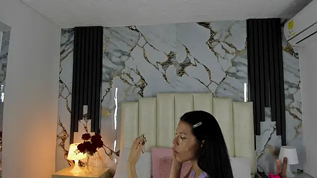 lulumars online show from February 18, 2025, 4:04 am