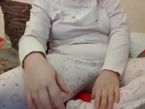 RealLittleRedRidingHood online show from November 18, 2025, 5:39 pm