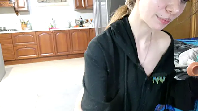 Snapshot of Miaelis chatting on January 21, 2025, 9:15 pm Miaelis online show from January 21, 2025, 9:15 pm