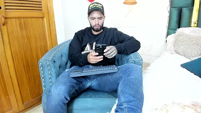 Snapshot of matteosantos chatting on February 18, 2025, 11:22 am matteosantos online show from February 18, 2025, 11:22 am