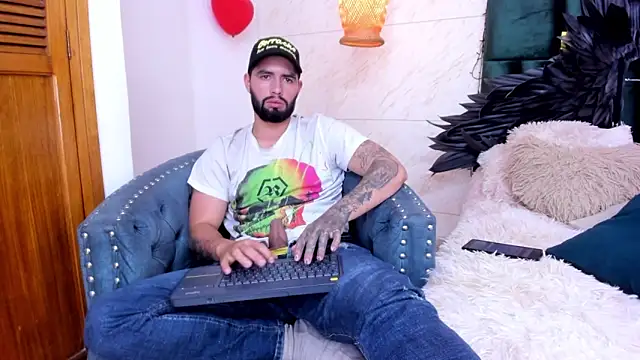 Snapshot of matteosantos chatting on February 18, 2025, 5:31 pm matteosantos online show from February 18, 2025, 5:31 pm