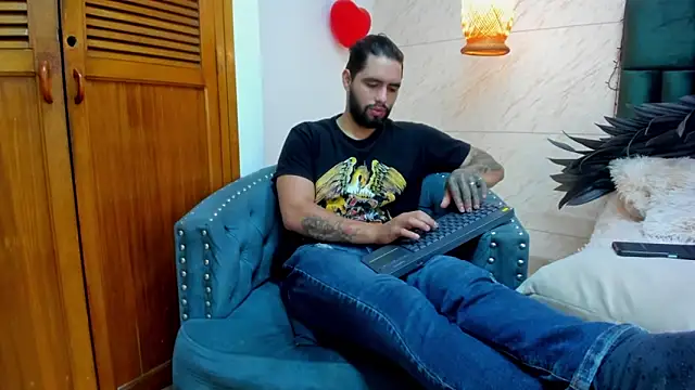 Snapshot of matteosantos chatting on February 19, 2025, 2:55 pm matteosantos online show from February 19, 2025, 2:55 pm