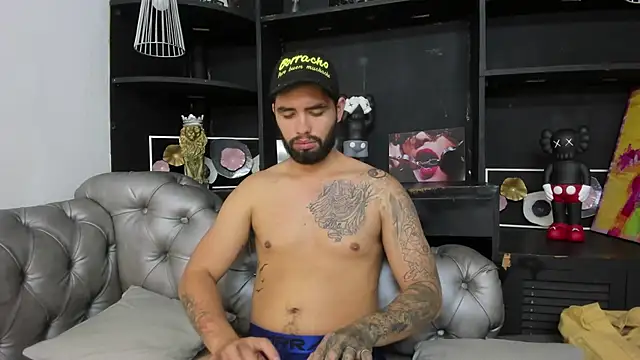 Snapshot of matteosantos chatting on February 25, 2025, 2:33 pm matteosantos online show from February 25, 2025, 2:33 pm