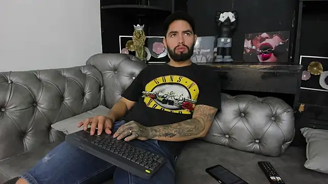 Snapshot of matteosantos chatting on February 26, 2025, 12:14 pm matteosantos online show from February 26, 2025, 12:14 pm