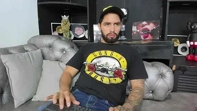 Snapshot of matteosantos chatting on February 26, 2025, 3:52 pm matteosantos online show from February 26, 2025, 3:52 pm