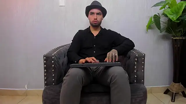 Snapshot of matteosantos chatting on February 28, 2025, 11:25 am matteosantos online show from February 28, 2025, 11:25 am