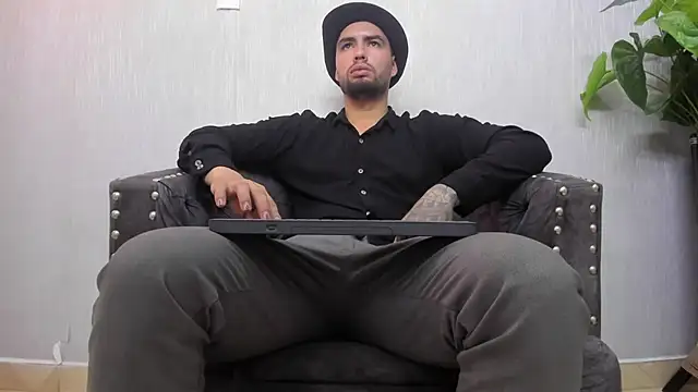 Snapshot of matteosantos chatting on February 28, 2025, 2:53 pm matteosantos online show from February 28, 2025, 2:53 pm