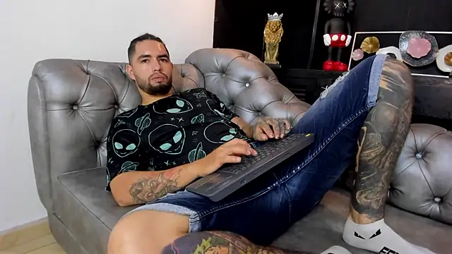 Snapshot of matteosantos chatting on March 4, 2025, 2:53 pm matteosantos online show from March 4, 2025, 2:53 pm