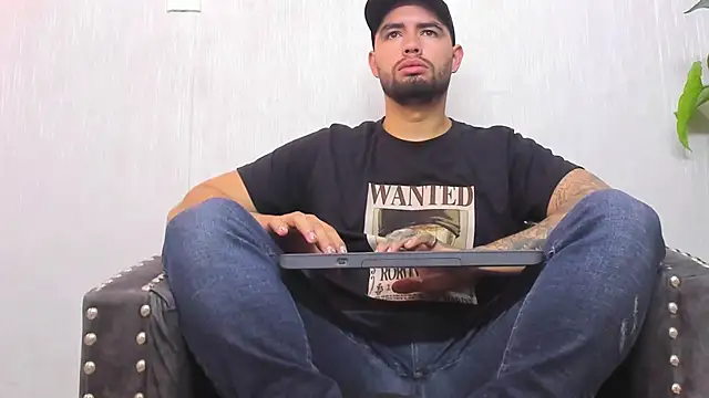 Snapshot of matteosantos chatting on March 6, 2025, 11:25 am matteosantos online show from March 6, 2025, 11:25 am