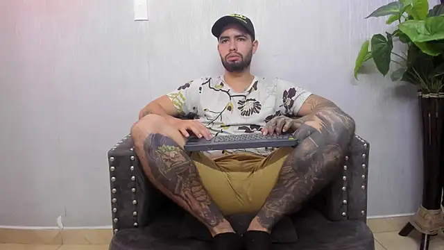 Snapshot of matteosantos chatting on March 16, 2025, 12:11 pm matteosantos online show from March 16, 2025, 12:11 pm