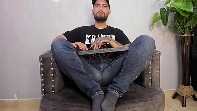 Snapshot of matteosantos chatting on March 19, 2025, 11:39 am matteosantos online show from March 19, 2025, 11:39 am